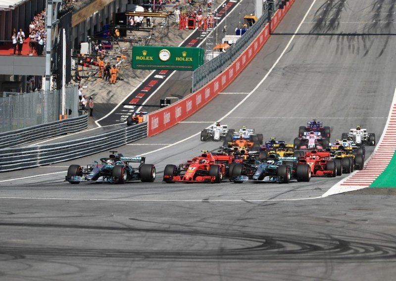 Verstappen iznenađujući pobjednik u Austriji, Hamilton doživio krah!