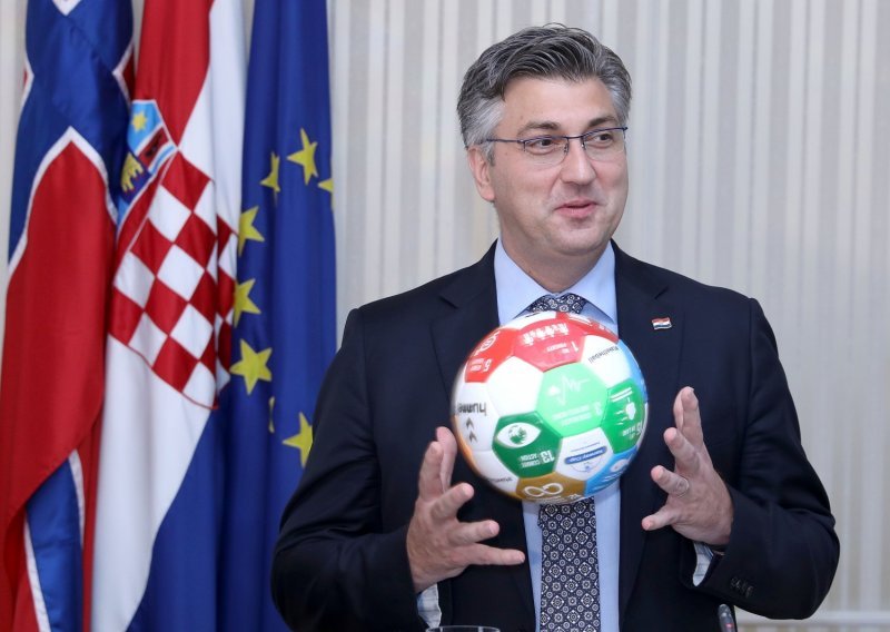 [VIDEO] Plenković loptom u glavu pogodio svog predstojnika Ureda