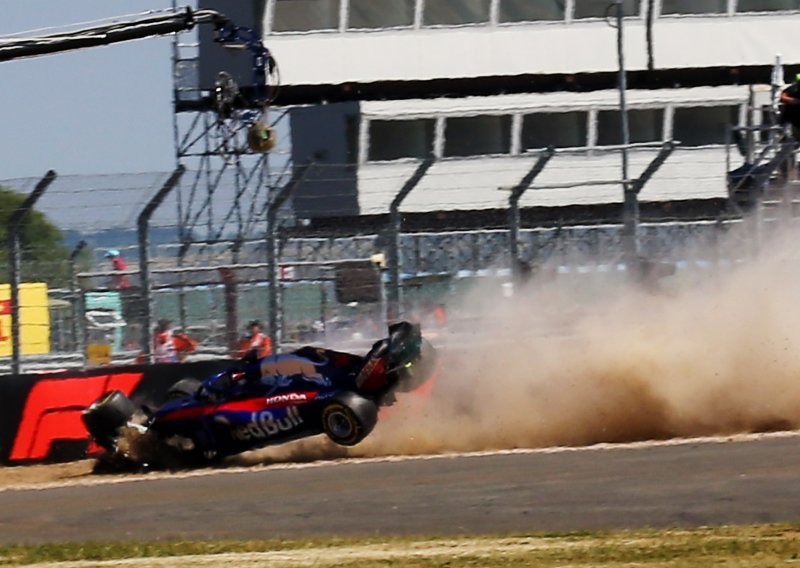 Nova teška nesreća na treningu Formule 1, u punoj se brzini zabio u zaštitnu ogradu; Hamilton ispred Vettela