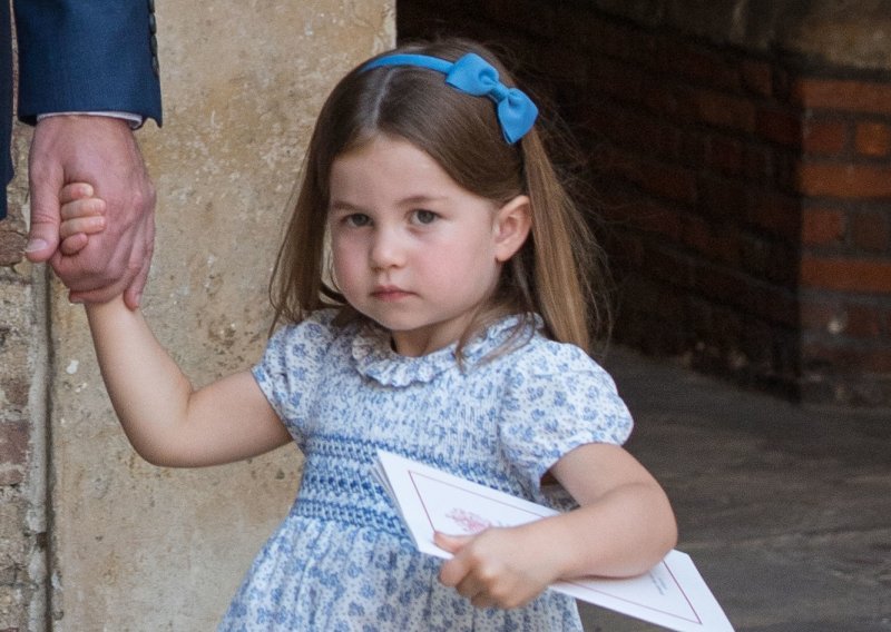 Slatka princeza Charlotte prštala samopouzdanjem na bratovom krštenju