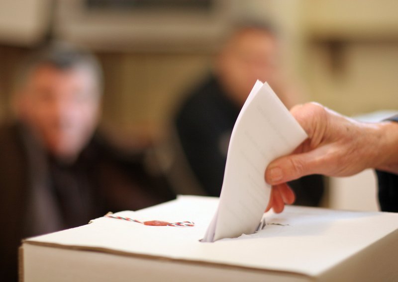 Glasački listić u Bugarskoj dug 1,2 metra
