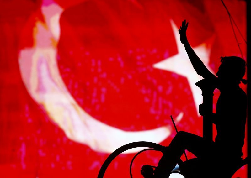 U Turskoj uhićeno više od 6.000 ljudi, među njima 103 generala