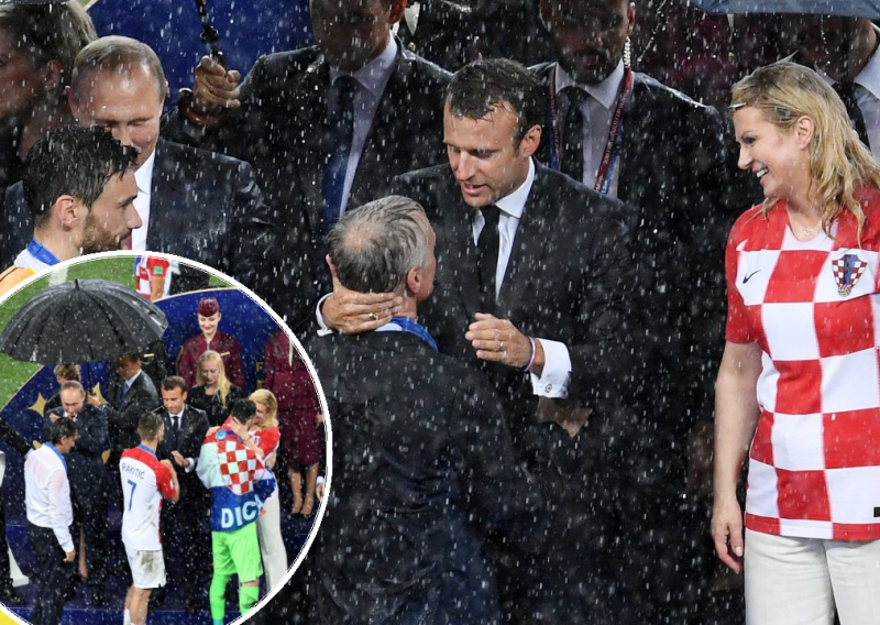 Sramota na zatvaranju prvenstva: Dok je Grabar Kitarović kisnula, Putin i Macron skrivali su se ispod kišobrana