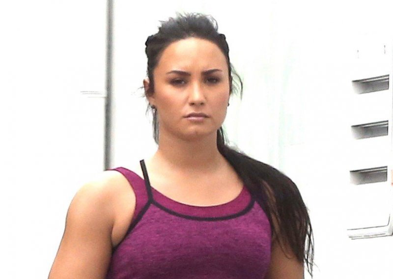 Demi Lovato je budna i u stabilnom stanju