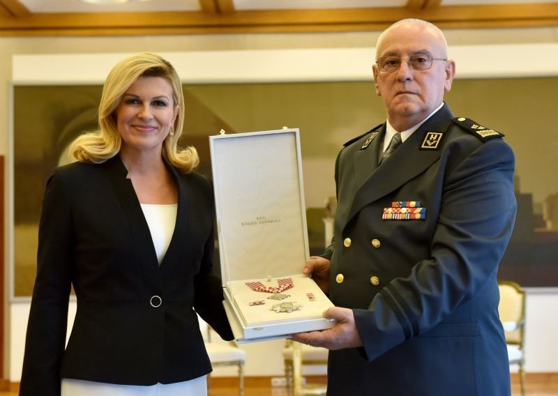 Predsjednica odlikovala generala Antu Rosu