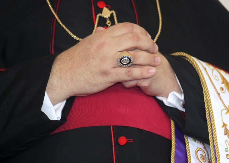 Njemački svećenik priznao seksualna zlostavljanja