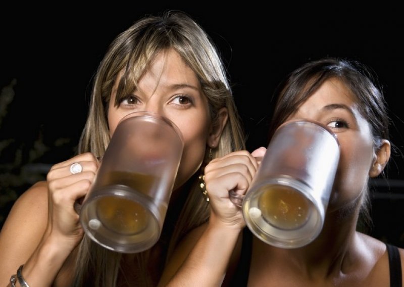 Tinejdžerice piju alkohol češće od tinejdžera