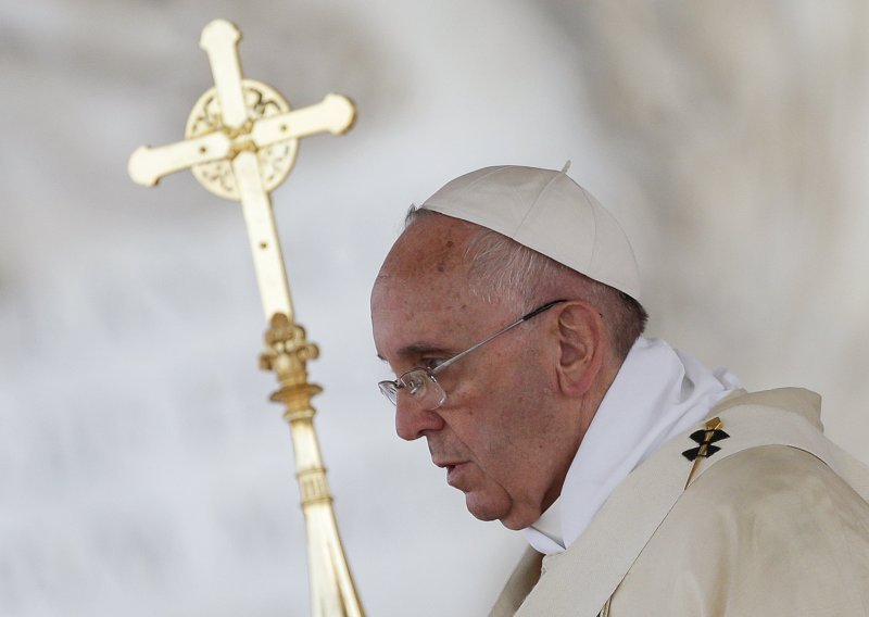 Papa Franjo olakšava poništenje crkvenog braka