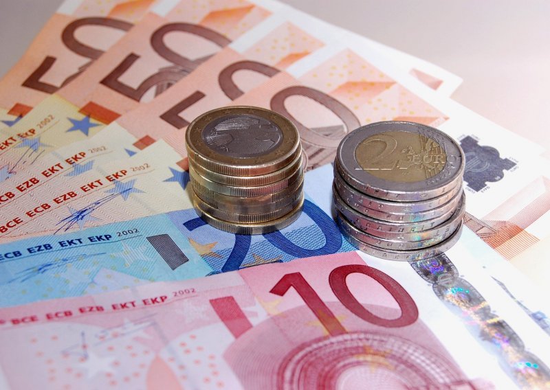 Euro pod pritiskom turske krize, najslabiji prema dolaru u godinu dana