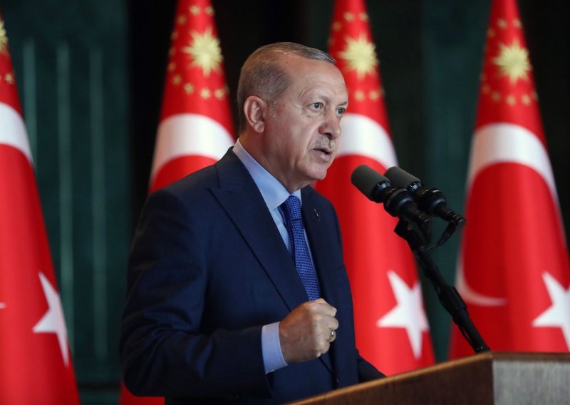 Turska suspendirala televizijske emisije zbog kritiziranja Erdogana