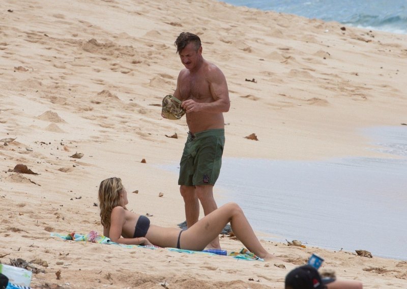Sean Penn uživa na odmoru sa svojom 31 godinu mlađom djevojkom