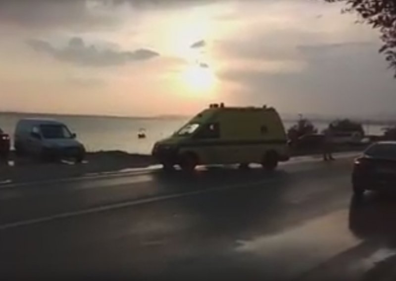 Munja ubila mladića dok se kupao s djevojkom na plaži kod Splita