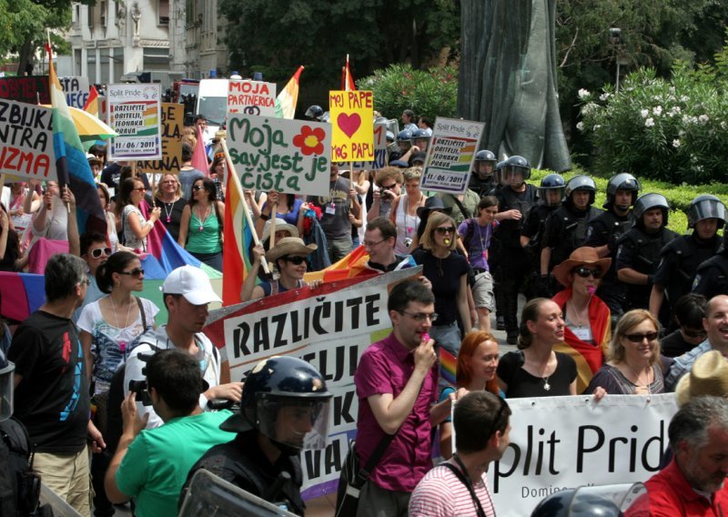 'Vlada na radnike šalje policiju, a troši na Pride'