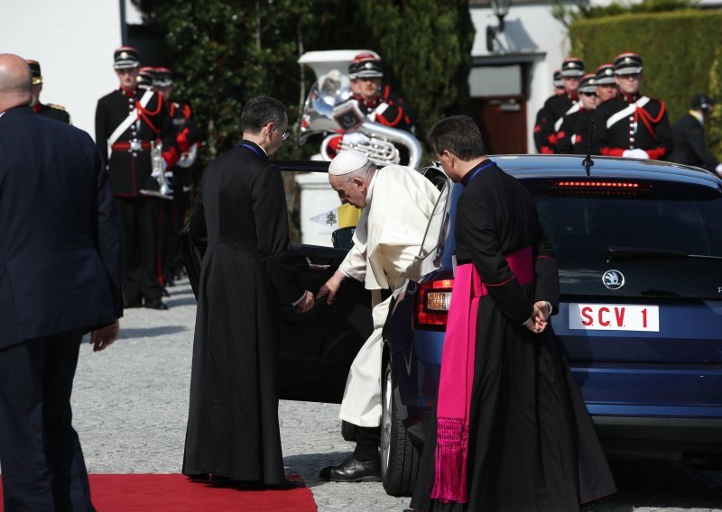 Papa Franjo u Irskoj o 'gnjusnom' zločinu pedofilije, susreo se sa žrtvama