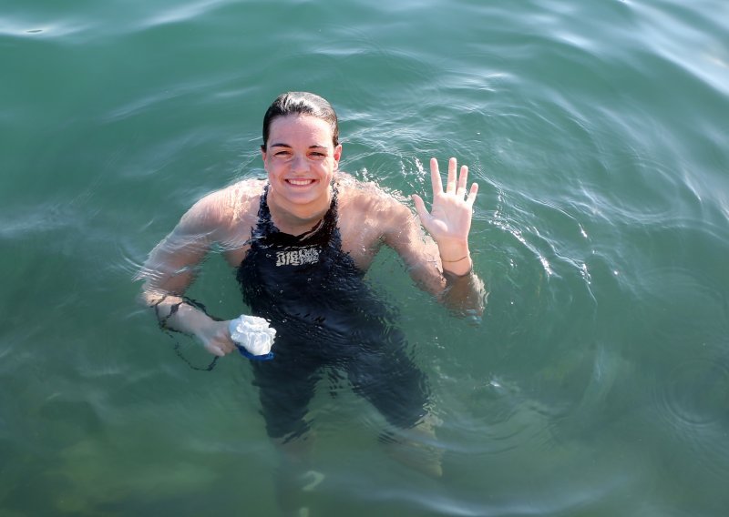 Dina Levačić preplivala na Havajima 42 kilometra; opekle su je meduze i prijetili morski psi