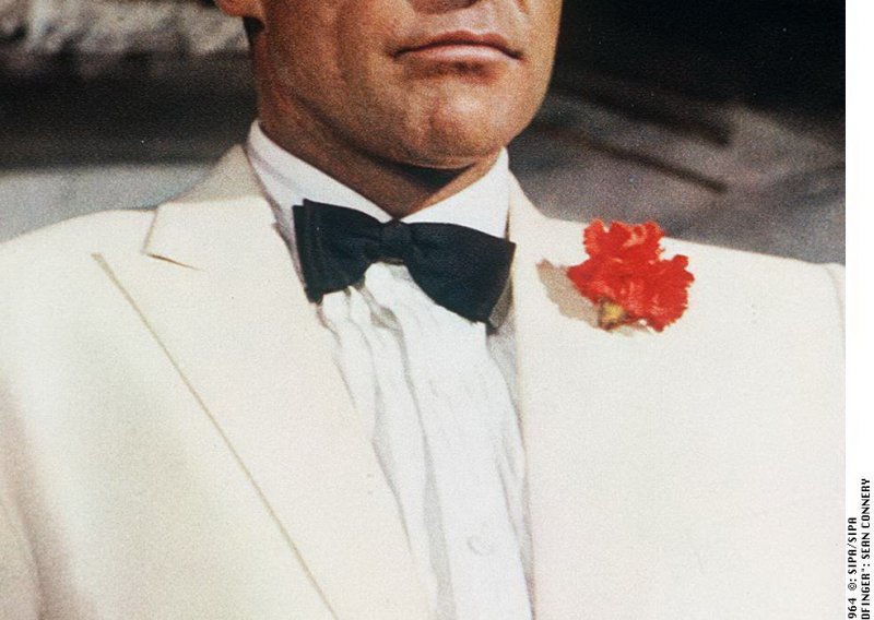 James Bond je okorjeli alkoholičar