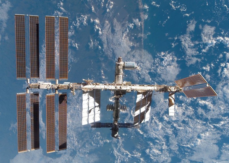 Drama u svemiru: Meteorit udario u Međunarodnu svemirsku postaju, rupu pokrpao ruski kozmonaut