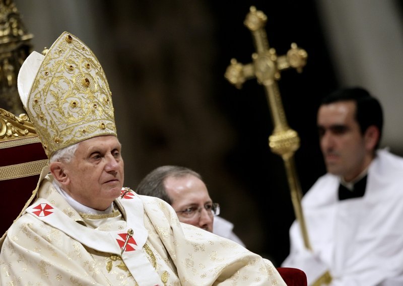 Papa prihvatio ostavku irskog biskupa