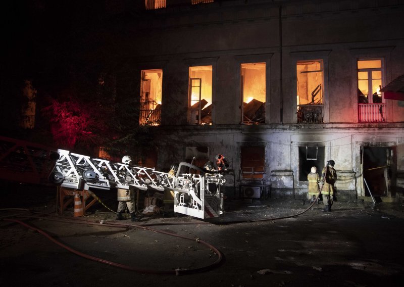 Neprocjenjiv gubitak: Požar uništio 200 godina star Nacionalni muzej u Brazilu
