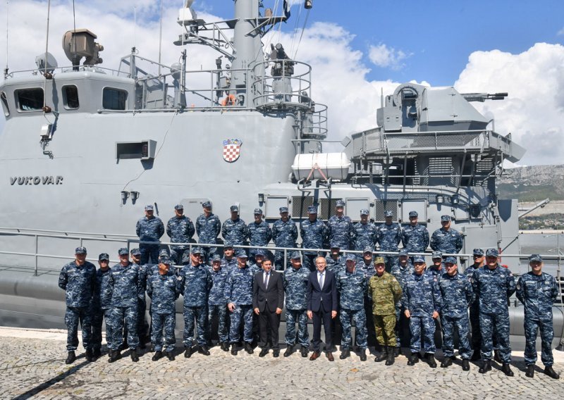 [VIDEO] Svečano ispraćen prvi hrvatski pomorski kontingent u NATO-voj operaciji potpore miru