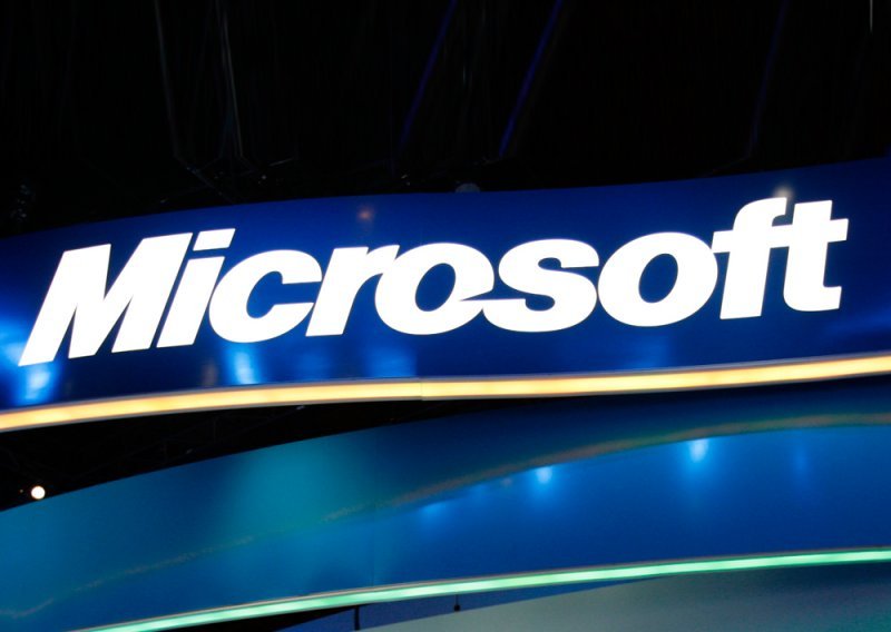 Prihodi Microsofta porasli, prodaja Windowsa pala