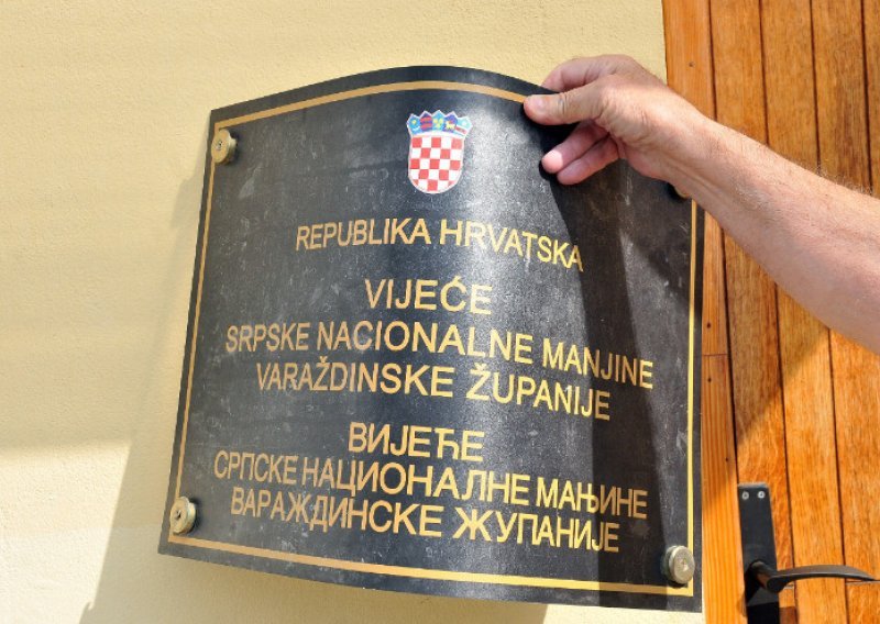 Treći put razbijena ploča Vijeća srpske nacionalne manjine u centru Varaždina