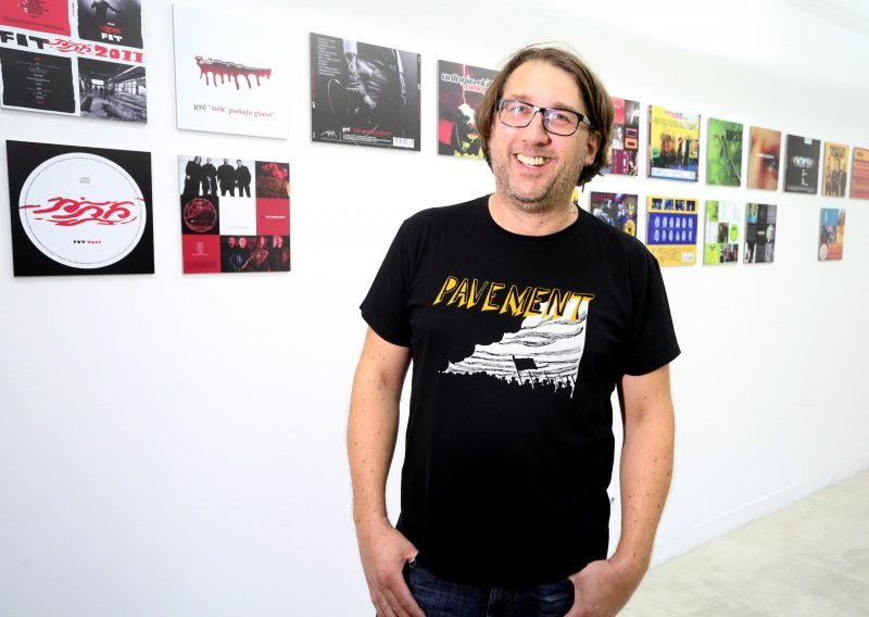 Otvorena izložba omota albuma 'Ri Rock papiri' dizajnera Mladena Stipanovića