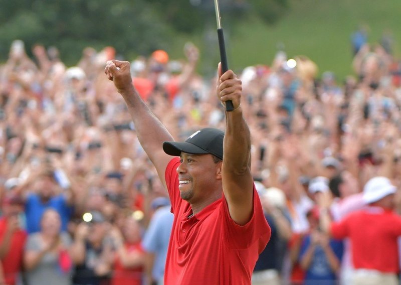 Tiger Woods osvojio turnir nakon pet godina; ovakve scene na golf terenima još nisu viđene