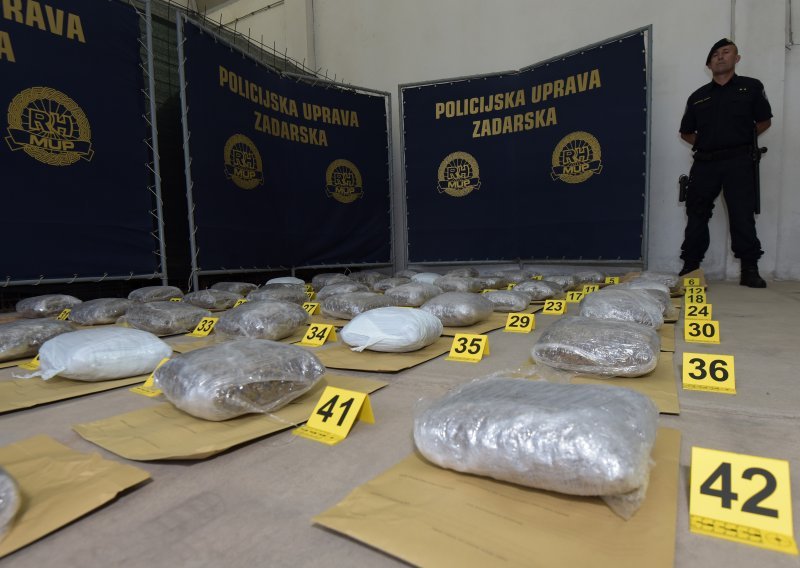 Policija u moru kod Orebića, Korčule i Mljeta pronašla 156 kilograma marihuane