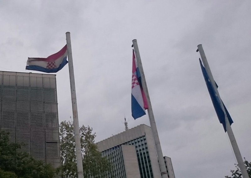 Što radi zastava Herceg Bosne pred Ministarstvom branitelja?