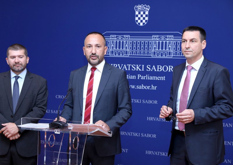 'Kurikularna reforma teška prevara kojom HNS pravda uhljebničku koaliciju s HDZ-om'