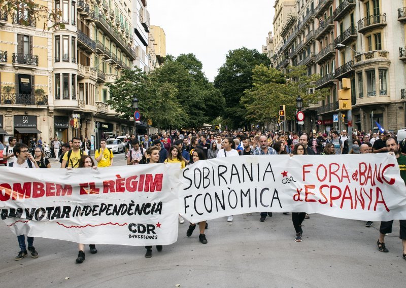 Godinu dana od referenduma pristaše neovisnosti Katalonije blokirali ceste i vlakove