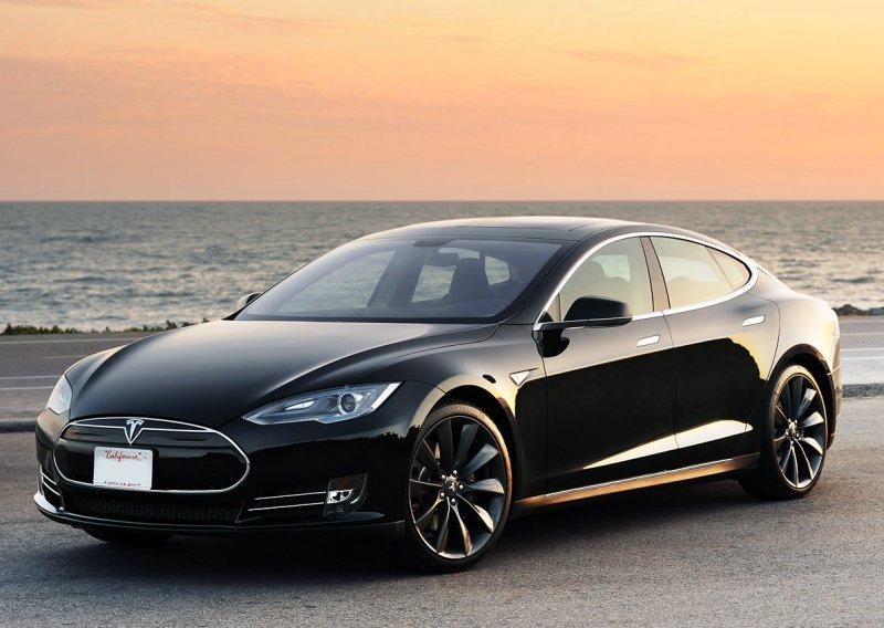 Pogledajte kako Tesla Model S može postati i - čamac