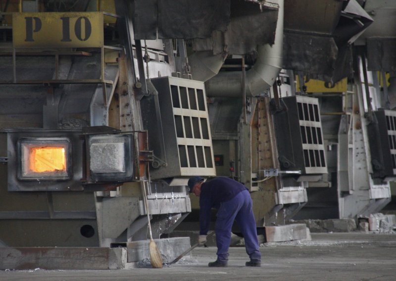 Aluminij kupio struju za još tjedan, čeka se pomoć Vlade FBiH