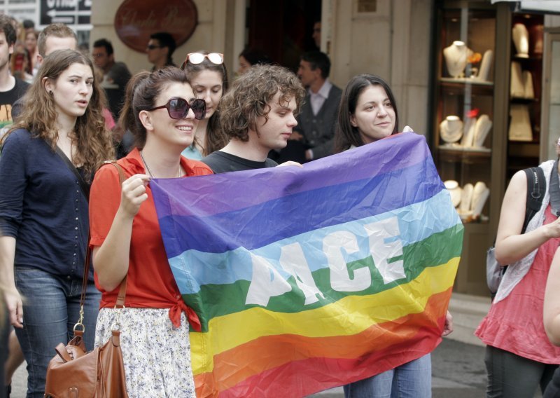 Više od 300 Riječana marširalo u znak podrške Split Prideu