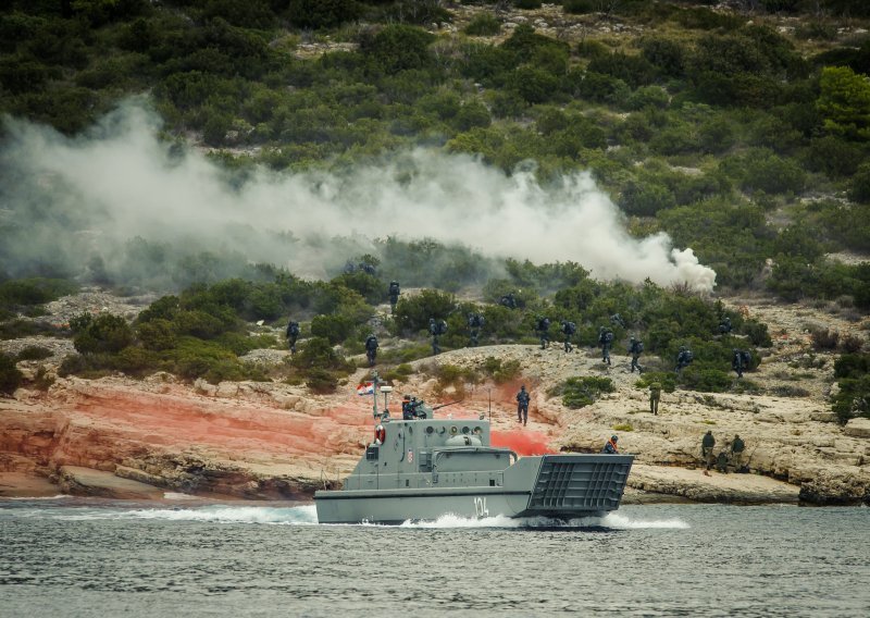 [FOTO] Pogledajte kako je Hrvatska vojska izvršila 'desant na Žirje'