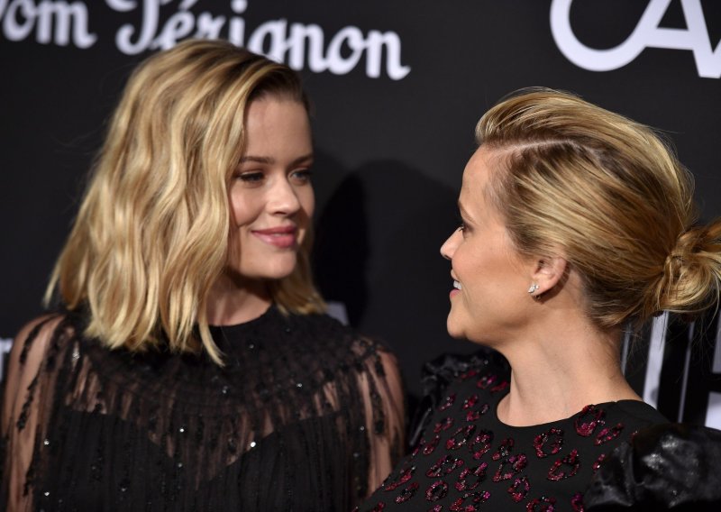 Reese Witherspoon i kći zablistale na crvenom tepihu poput blizanki