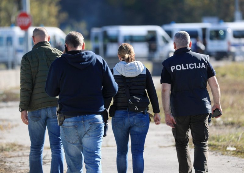 Policija pronašla ilegalne migrante koji su se međusobno obračunali noževima
