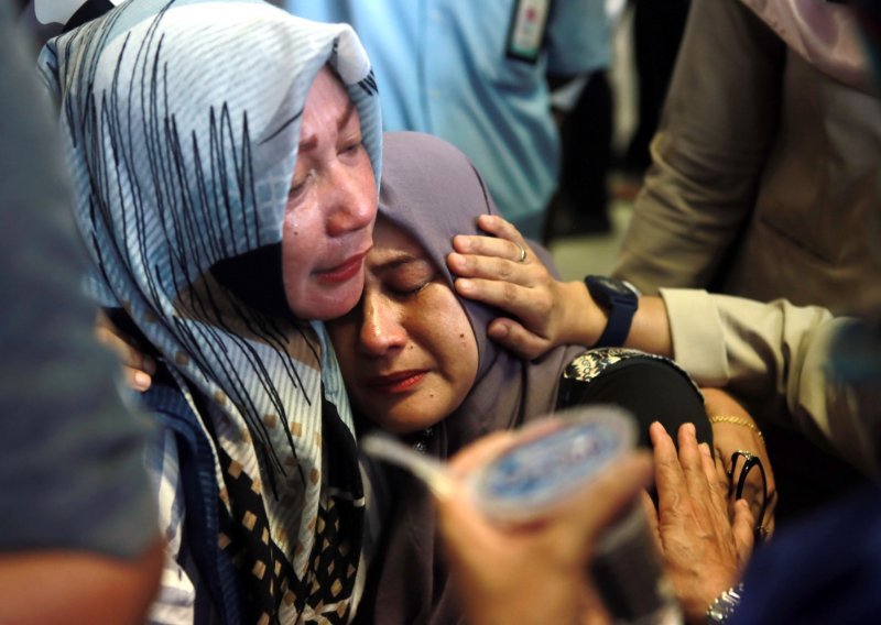Tragedija u Indoneziji: Avion niskotarifne kompanije sa 188 putnika se srušio u more