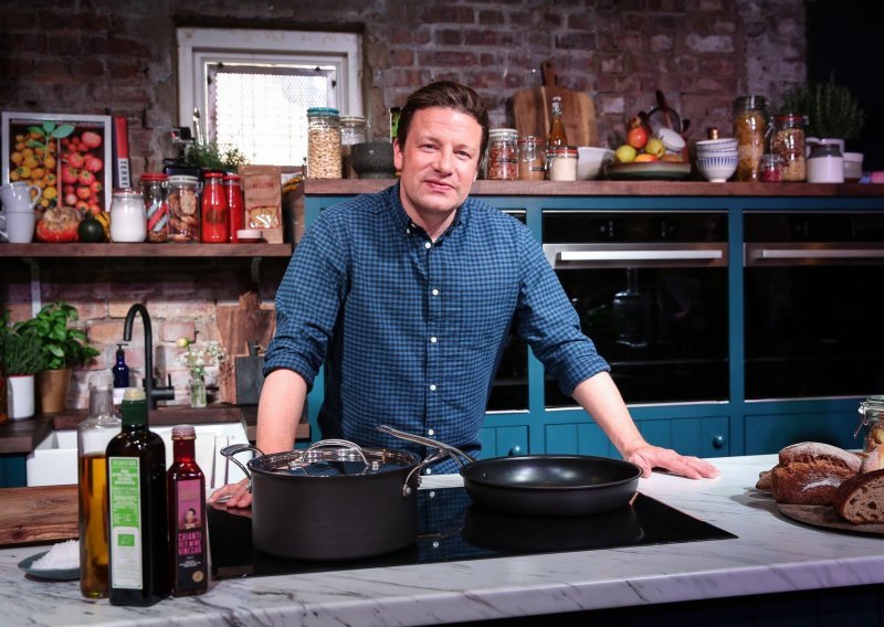 Propast kulinarskog carstva: Jamie Oliver javno priznao da nema novca za spas biznisa
