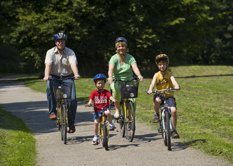 Policija upozorava roditelje da ne puštajte djecu bicikliste u promet bez pratnje