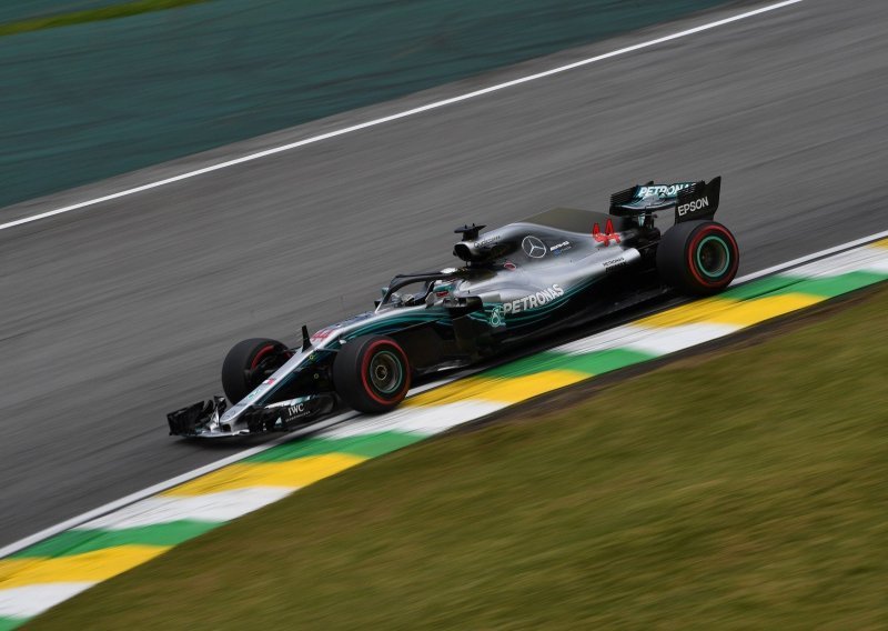 Hamilton u šampionskom stilu još jednom izludio Vettela uoči utrke u Brazilu