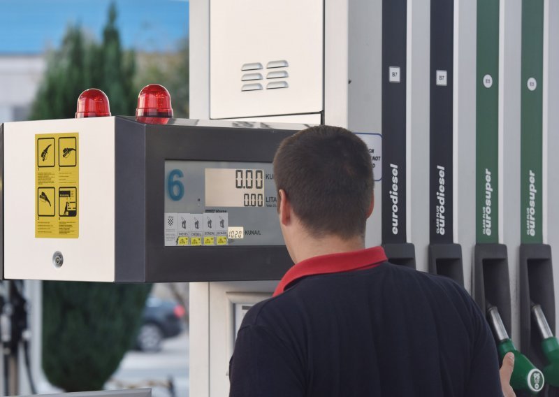 Nove cijene goriva: Benzin poskupio, dizel pojeftinio