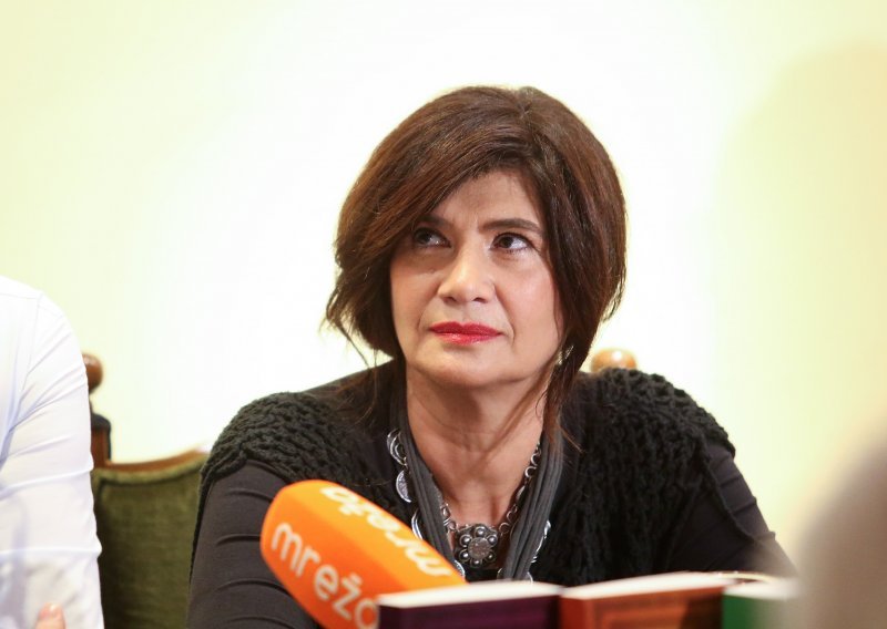 Julijana Matanović održala predavanje o povijesnim romanima Nedjeljka Fabrija