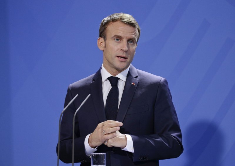Macron pokrenuo javnu raspravu u svjetlu krize 'žutih prsluka'