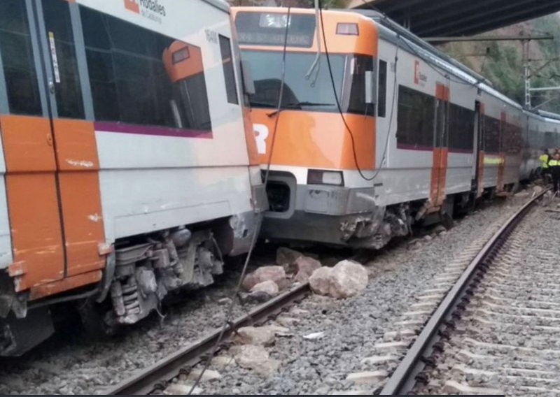 Vlak iskočio iz tračnica nedaleko od Barcelone, jedna osoba poginula