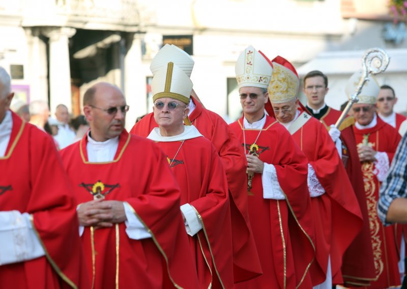 Talijanski biskupi mijenjaju molitvu Oče naš, doznajemo rade li hrvatski biskupi na tome