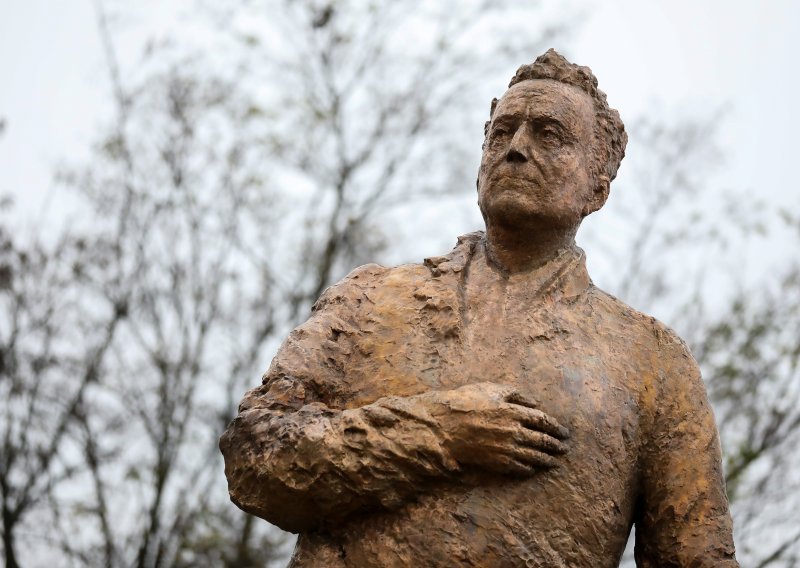 Čitatelji tportala o novom Tuđmanovu spomeniku: Ovo je neki nepoznati lik