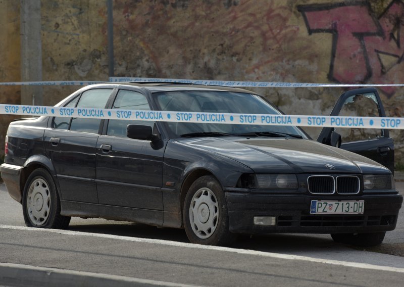 BMW-om pokušao pregaziti policajca, pucali mu u gume, potraga za vozačem traje