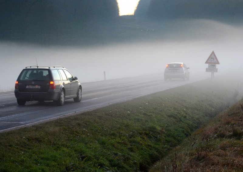 Vozači oprez! Magla, poledica i vozila u kvaru usporavaju promet širom Hrvatske